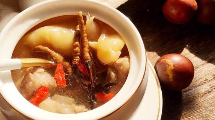 冬蟲夏草與什么泡水喝？養(yǎng)生搭配指南